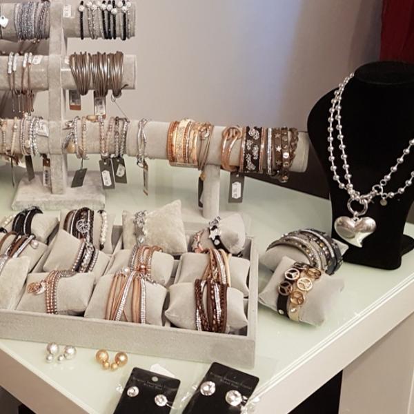 Schmuck – Auffallende Arm-Kettchen